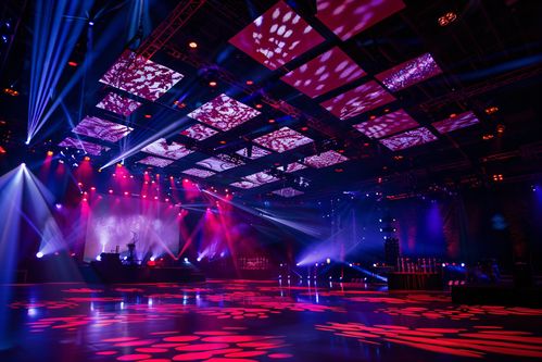 音樂(lè)會(huì)舞臺(tái)上的射燈攝影圖片 攝影圖 下載至來(lái)源處